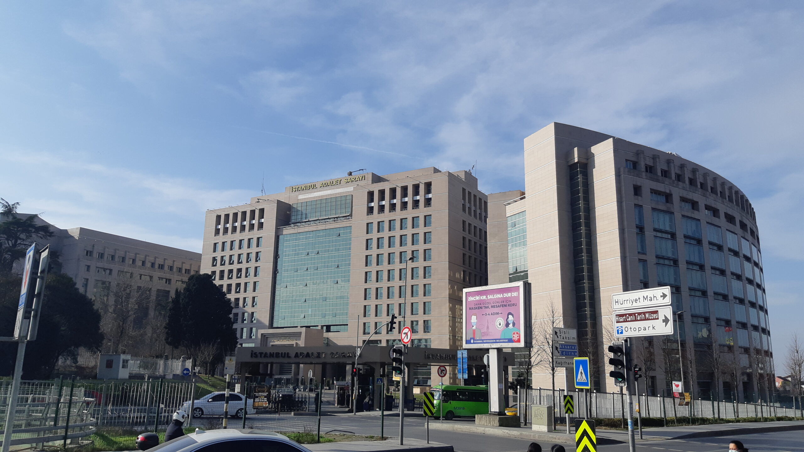 İzmit Belediyesi’ne Büyük Yolsuzluk Operasyonu: Başkan Ve Eşi Dahil 31 Gözaltı Kararı
