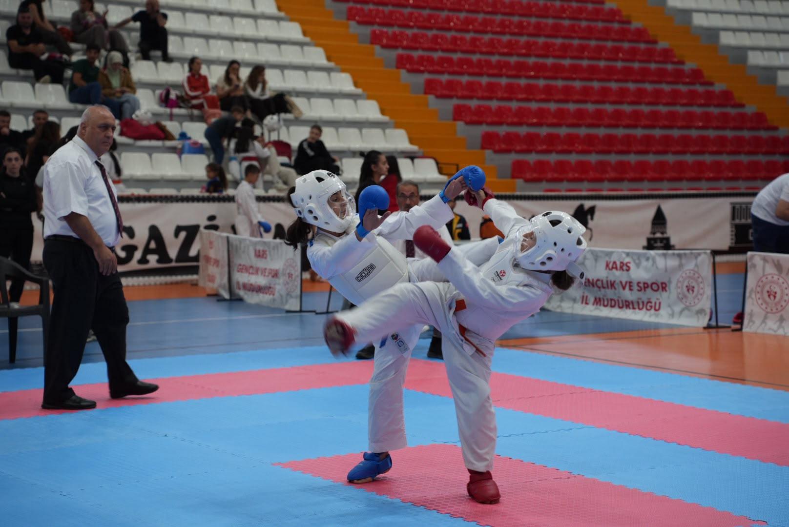 Kars’ta Karate heyecanı! Türkiye Yıldızlar Ligi 2. Etap müsabakaları başladı