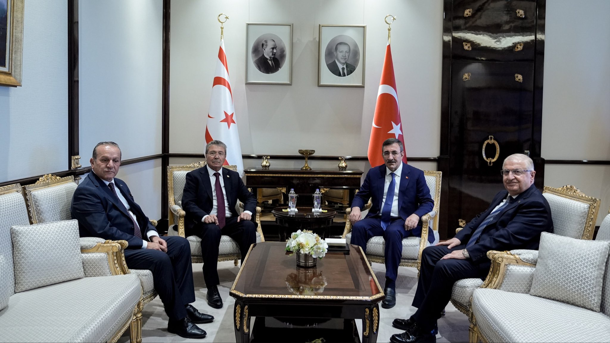 Cumhurbaşkanı Yardımcısı Yılmaz, KKTC Başbakanı Üstel İle Bir Araya Geldi