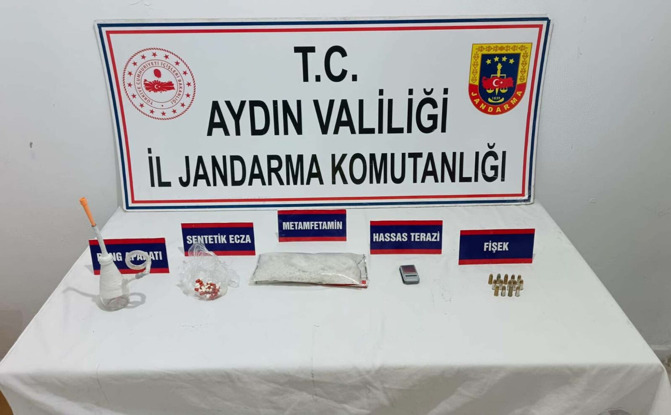 Kuşadası’nda Jandarmadan Uyuşturucu Operasyonu: 3 Gözaltı