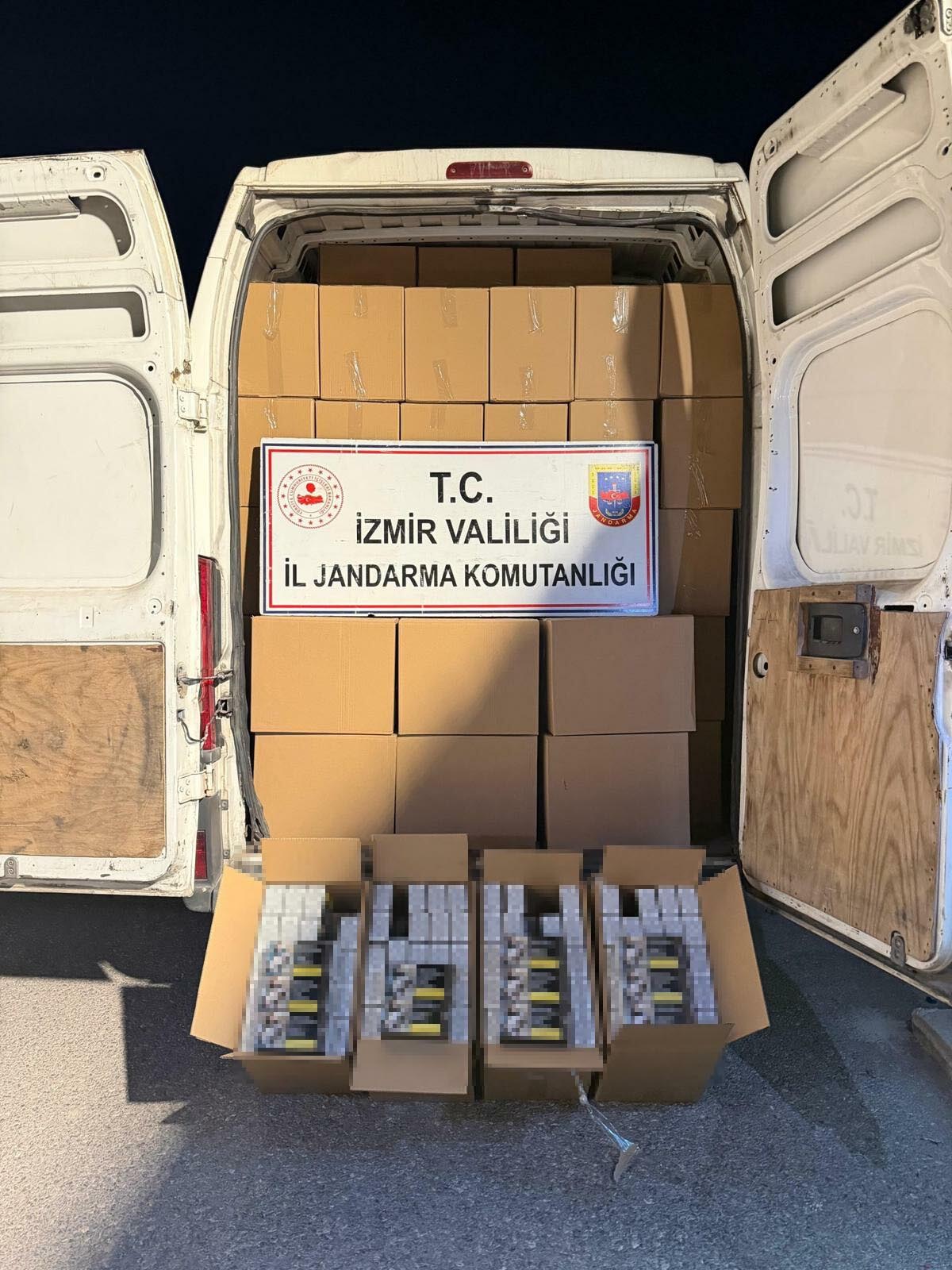 İzmir’de Kaçakçılık Operasyonu: Minibüste 2 Milyon 600 Bin Boş Makaron Ele Geçirildi