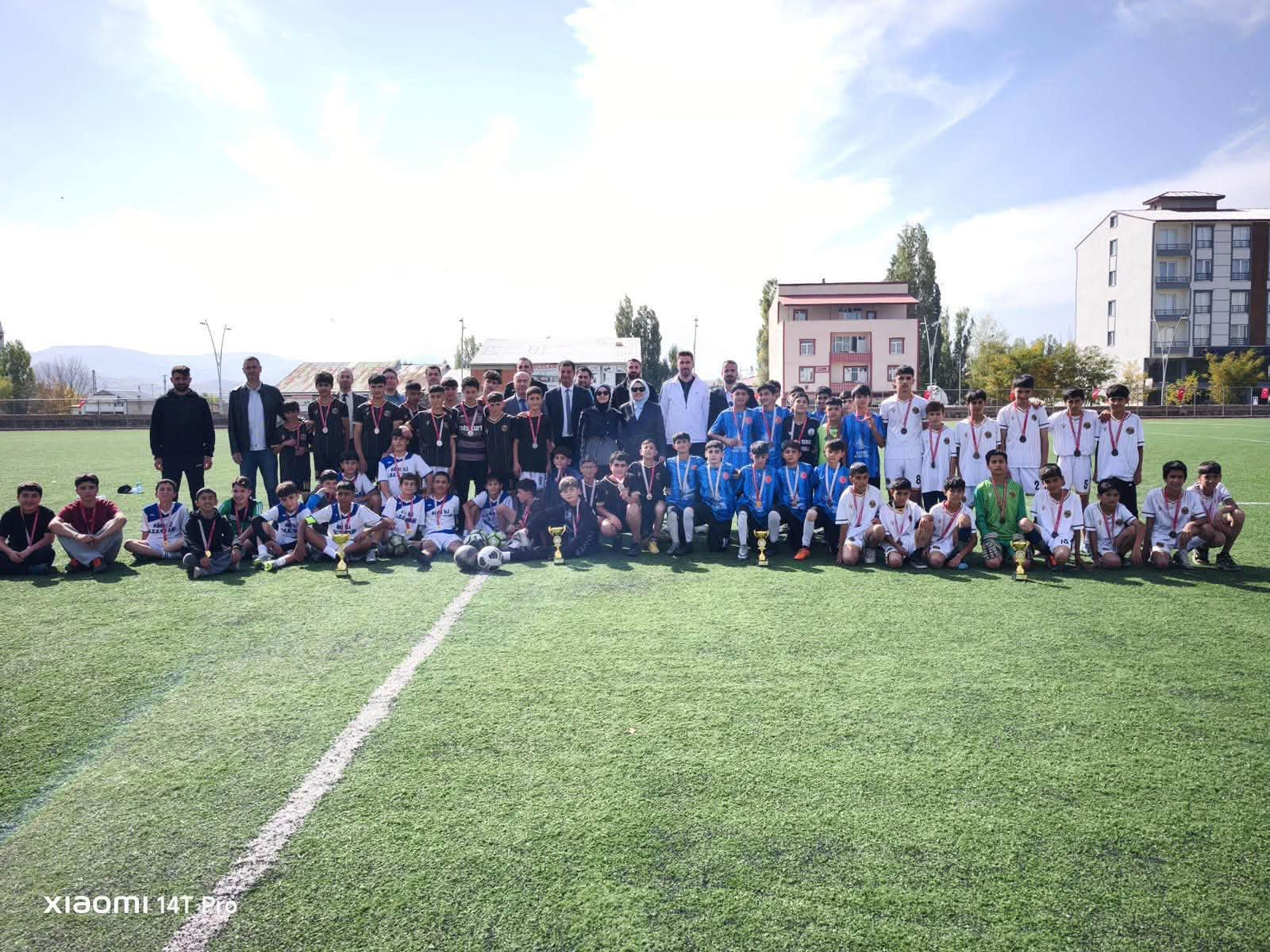 Taşlıçay’da Yıldız Erkekler Futbol Turnuvası Cumhuriyet Kupası Sahibini Buldu