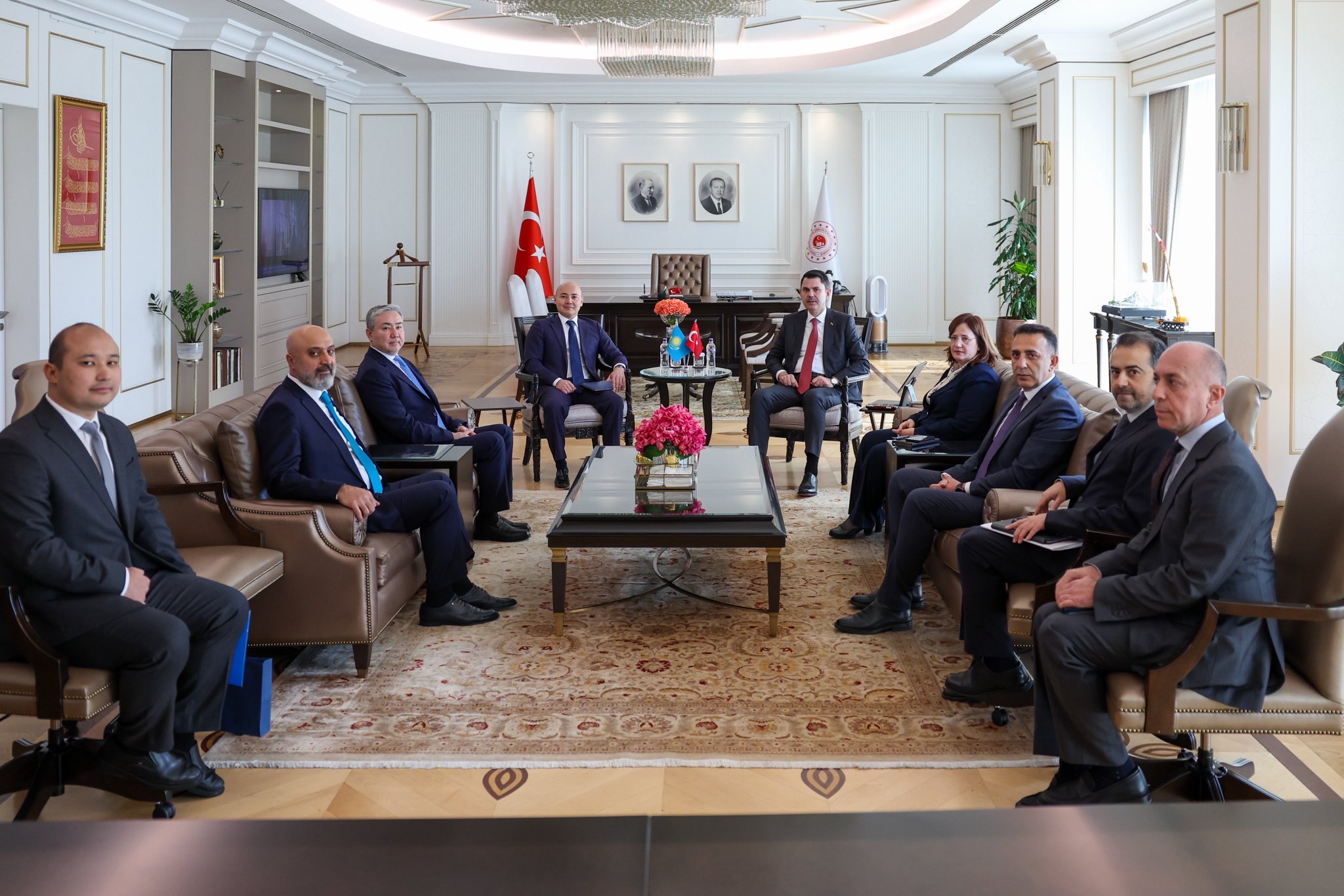 Bakan Kurum, Kazakistanlı Mevkidaşı Kuantyrov İle Görüştü