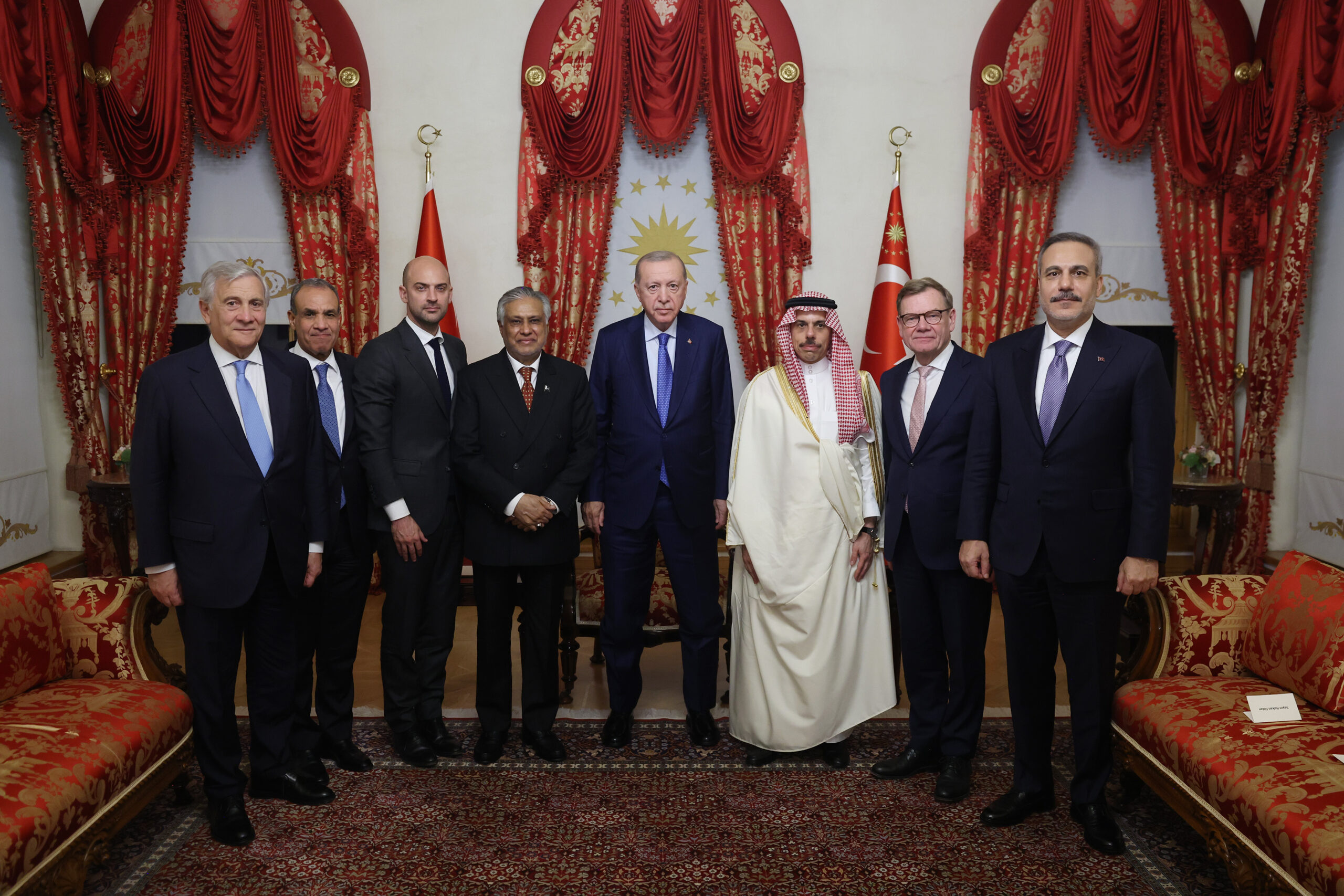 Cumhurbaşkanı Erdoğan, R4 ve R4+E3 Toplantısına Katılan Dışişleri Bakanlarını Kabul Etti