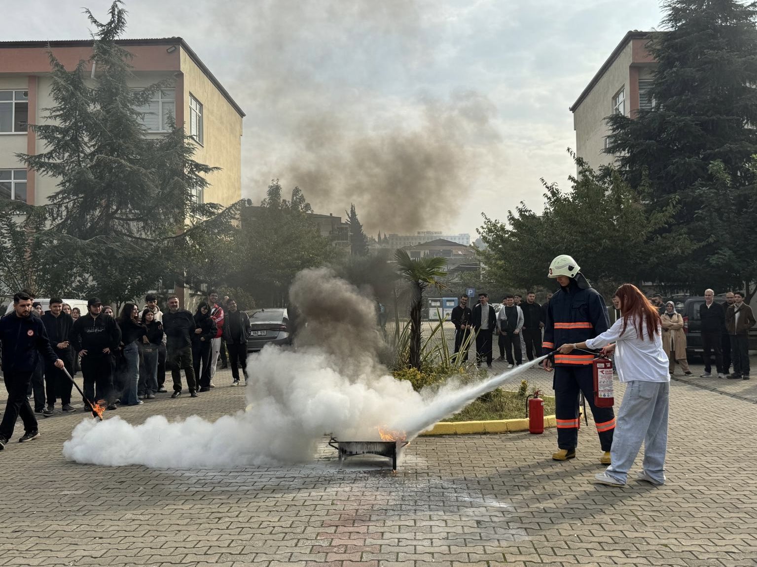 Yalova Üniversitesi’nde Öğrencilere Yönelik Yangın ve Tahliye Eğitimi Düzenlendi