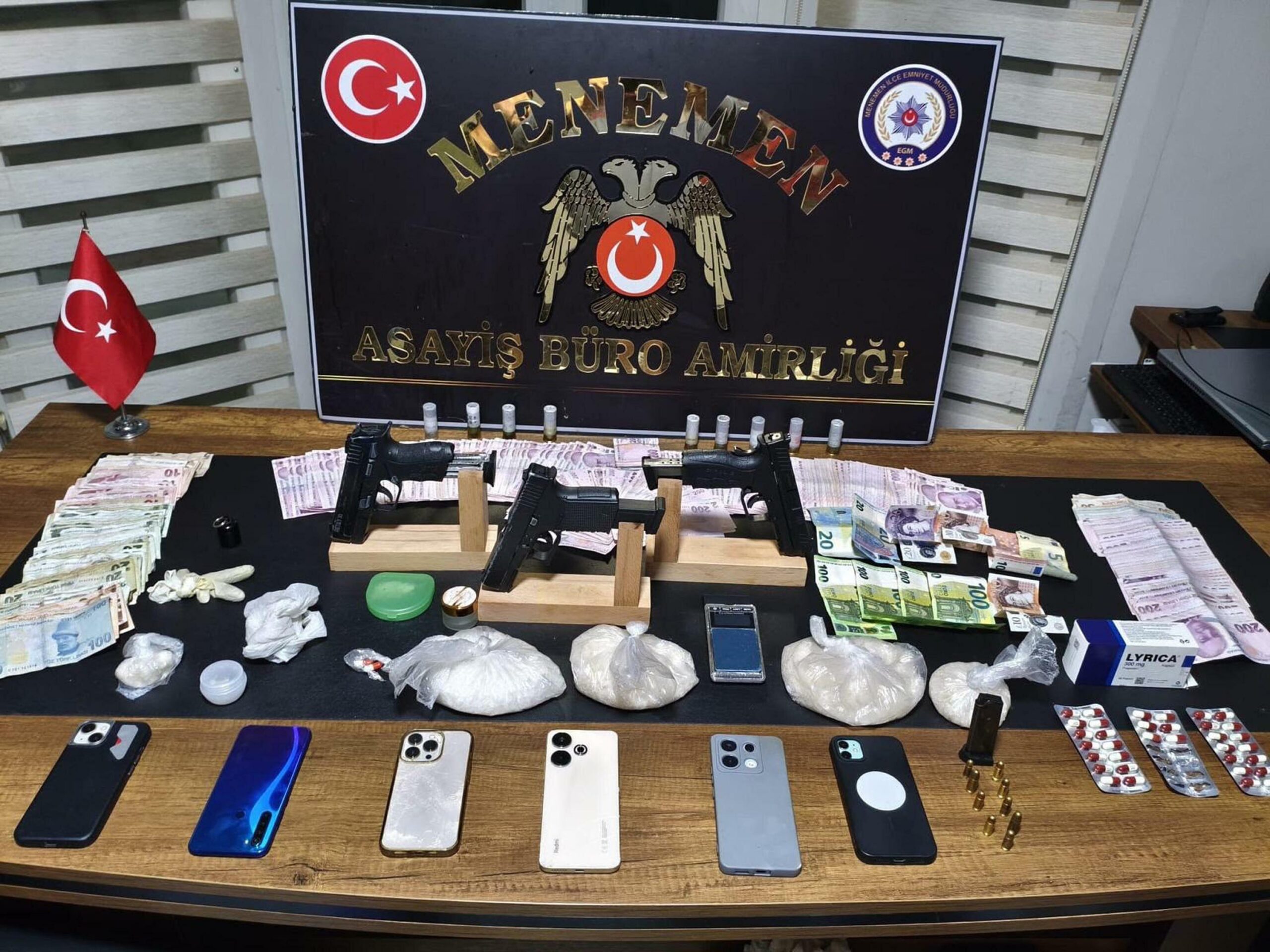 Menemen’de Uyuşturucu Ve Silah Operasyonu: 5 Şüpheli Yakalandı