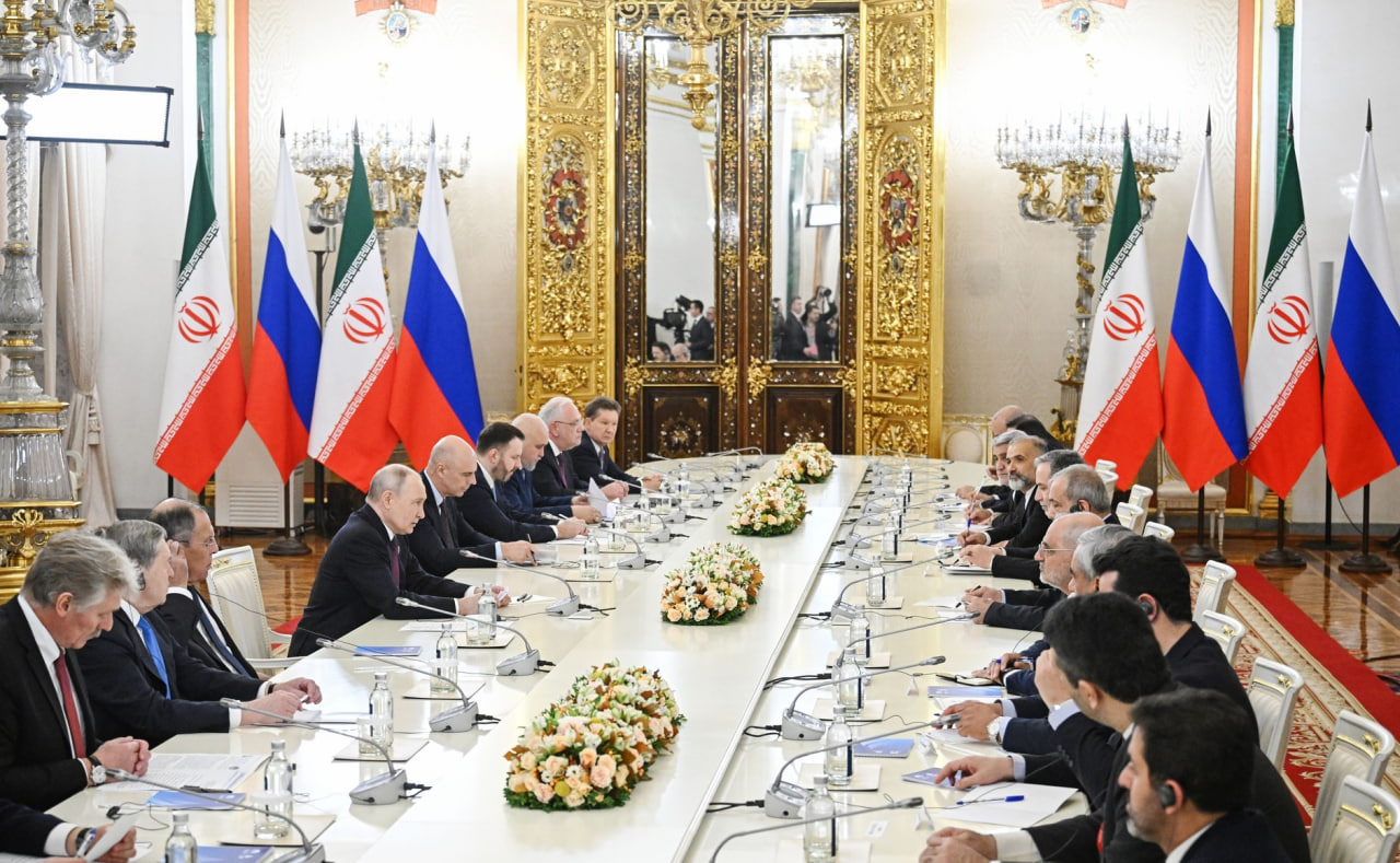 Putin ve Pezeşkiyan Moskova’da Bir Araya Geldi