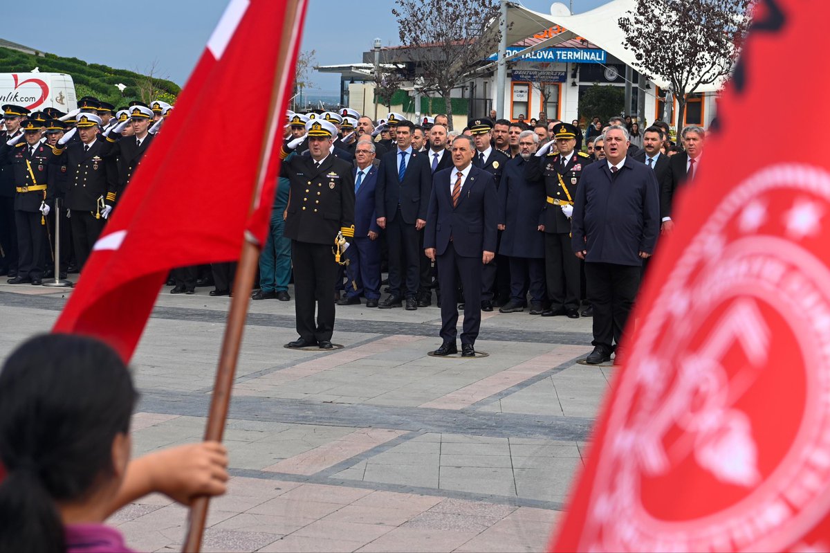 Yalova’da 29 Ekim Cumhuriyet Bayramı Coşkusu Çelenk Töreniyle Başladı